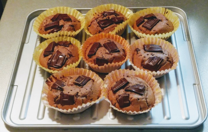オーブントースターでチョコマフィンを作って撮った写真です