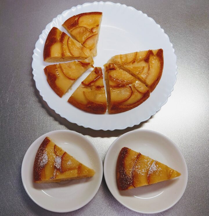 フライパンでりんごケーキを作った写真です